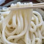 手打うどん ちえ福 - コシと弾力と伸びが素晴らしい。もちもち感が半端ない。小麦粉の香りが広がる。