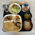 Nobeoka Roiyaru Hoteru - 宿泊者無料の朝食バイキング。味噌汁だけのつもりが…