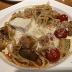 アトリエ・ド・フロマージュ - ボロネーゼにもチーズって合うのですね。