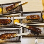 西新宿 今井屋本店 - ふっくらつくねは卵黄とともに。