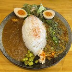 SPICE CURRY WANTED - 2種あいがけ　グリムジャッカル（チキンマサラ）、竹谷カレー（濃縮だしキーマ）