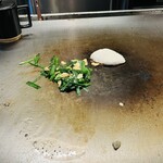 Hiroshima Fuu Okonomiyaki Shanto - トッピングのスタミナMIX。山芋、ニラ玉、ガーリック。おすすめです。