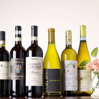 이탈리아 와인의 매력을 마음껏. 30종 이상을 갖춘 와인