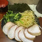 横浜家系らーめん 天王家 - ネギチャーシューメン中盛り、TPのり、ほうれん草