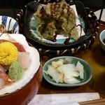はしもと - 春つげ丼1500円也。初めてのめかぶの天ぷら旨い！コスパも高い！いい！