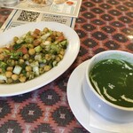 インド料理 パリワル - チャナサラダも食べながらビリヤニができるのを待ちます
