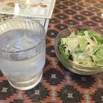 インド料理 パリワル - 最初にサラダ登場