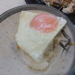 まるやま食堂 - 目玉焼き オンザライス