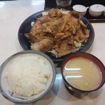 まるやま食堂 - 林SPFのリブロースしょうが焼き定食  2,000円