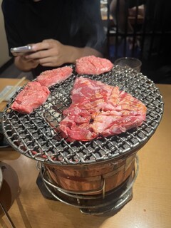 炭火焼肉 ひびの亭 - 