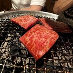 炭火焼肉ホルモン まるは - 