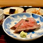 多仁本 - その日のお食事は牛炭火焼　こちらの火入れの塩梅は自分の好みに合うのでいつも旨い！