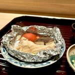 多仁本 - 珍しいホイル焼き　鱒とトマト、椎茸を行者大蒜のタレで　　　美味しいですね♫