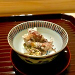 多仁本 - 飯蒸しに蛍烏賊の天麩羅　ご飯との間に烏賊のワタと葱を和えて。旨いなぁ♫