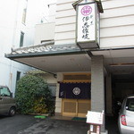 伊志佐岐 - お店の入り口。いちょう通り沿いにあります