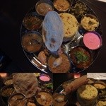 Spice&Dining KALA - カーラ・ミールス\2500。ビーツの入ったピンクのライタやゴーヤのポリヤルなど見た目も凄いし、牡蠣カレーなど素材も本格的