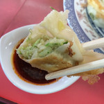 正嗣・小ぶりな餃子は野菜たっぷり、生姜が効いている。