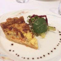レストラン タニ - 前菜はサーモンとホタテ、白子のキッシュ！
