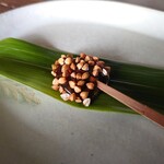 ふくべ三 - 米を材料に作った水飴に,いった蕎麦の実をまぶしております( *´艸｀)