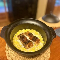鰻花房 - 鰻と玉蜀黍の鉄釜で炊くご飯
