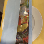 249277854 - 一人ずつグリッシーニがセットされていました。