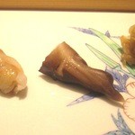 鮨処 音羽別館 - とり貝は、お塩と醤油の二種類でいただく