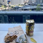 ファミリーマート - 料理写真:スカイガーデンで名古屋駅方面を眺めながら、ファミマで購入した謎ドリンクと地下街で衝動買いしたスコーンにてオヤツタイムを過ごす。