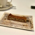 レストラン ナズ - ヘーゼルナッツのケーキ
