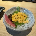 Dosanko Kicchin Gorira - 生ウニ、北海道といえばやはりこれ。これで1,180円は安い。