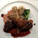 ビストロ　アギャット - 国産黒毛和牛ヒレ肉のグリエ  フォアグラ  ホワイトアスパラ 有機野菜のロースト添え