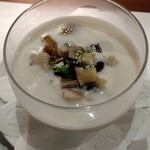 ビストロ　アギャット - パリソワール　新じゃがとコンソメジュレのスープ