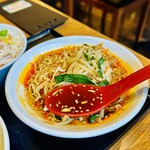 八仙閣本店レストラン 彩虹 - 自家製ラー油と黒酢の湯麺