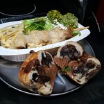 GODIVA - 他店の餡掛け焼きそば、鶏もも串と共に