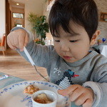 ラレーヌ アリス - 幼児用の椅子やお皿もあります。