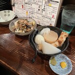 おでん 煮込みのお店 お煮かい - 薬味たくさんの冷奴とおでんおまかせ