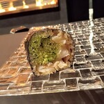 赤坂 鮨大谷 - 北寄貝の紐とキュウリのめっちゃ細い千切り！歯触りが楽しい。炙ってあり北寄貝は甘い。