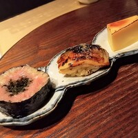 赤坂 鮨大谷 - 左から　海葡萄とトロ巻き　穴子　蒸し卵