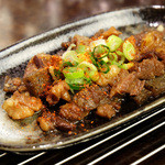 Tengu - <すじ肉>甘辛くじ～っくり煮込んだすじ肉は旨味がぎゅっと詰まっていて絶品!!