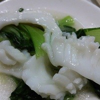 新橋亭 - 烏賊と青菜の塩炒め。