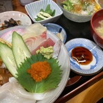 Sushi Kappou Yuuki - 小鉢3点とサラダ付