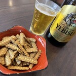 築地ダイニング 金のうなぎ - うなぎボーンでビールを。