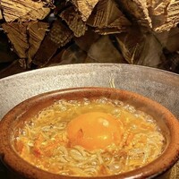 しらすと卵黄のアヒージョ