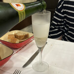 ル・マルカッサン - CAVAのきめ細かい泡が…