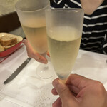 ル・マルカッサン - スペイン産CAVAで乾杯