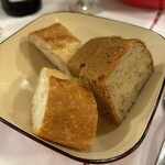 ル・マルカッサン - 自家製パン　クルミタップリです