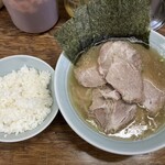 家系ラーメン まこと家 - 