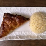 たむらパン - ミートパイ　450円　メロンパン　300円