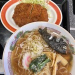 食亭エイト - ☆ザ　昔ながらのラーメンと煮かつ　中々旨そう！