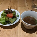 リストランテ メロ - ランチセットのサラダとオニオンスープ