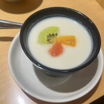 うどん 有田 - フルーツ杏仁豆腐230円